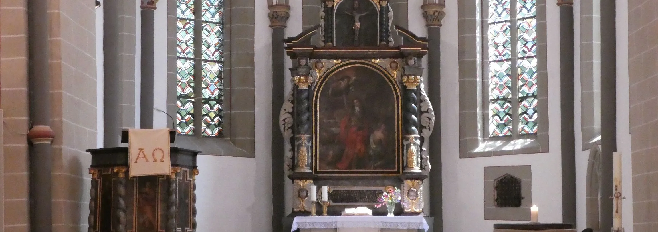 Altarraum der Kirche